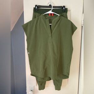 Figs Scrub Set in Dark Olive// petite XXS pants// XXS top
